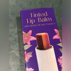 Pink Tinted hydrating nourishing vitamin E and jojoba oil infused lip‎ balm new